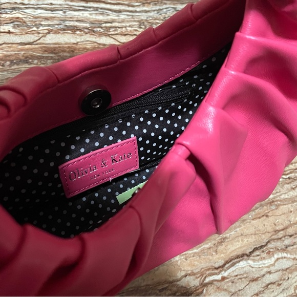 Olivia and Kate - Picture 6 of 6